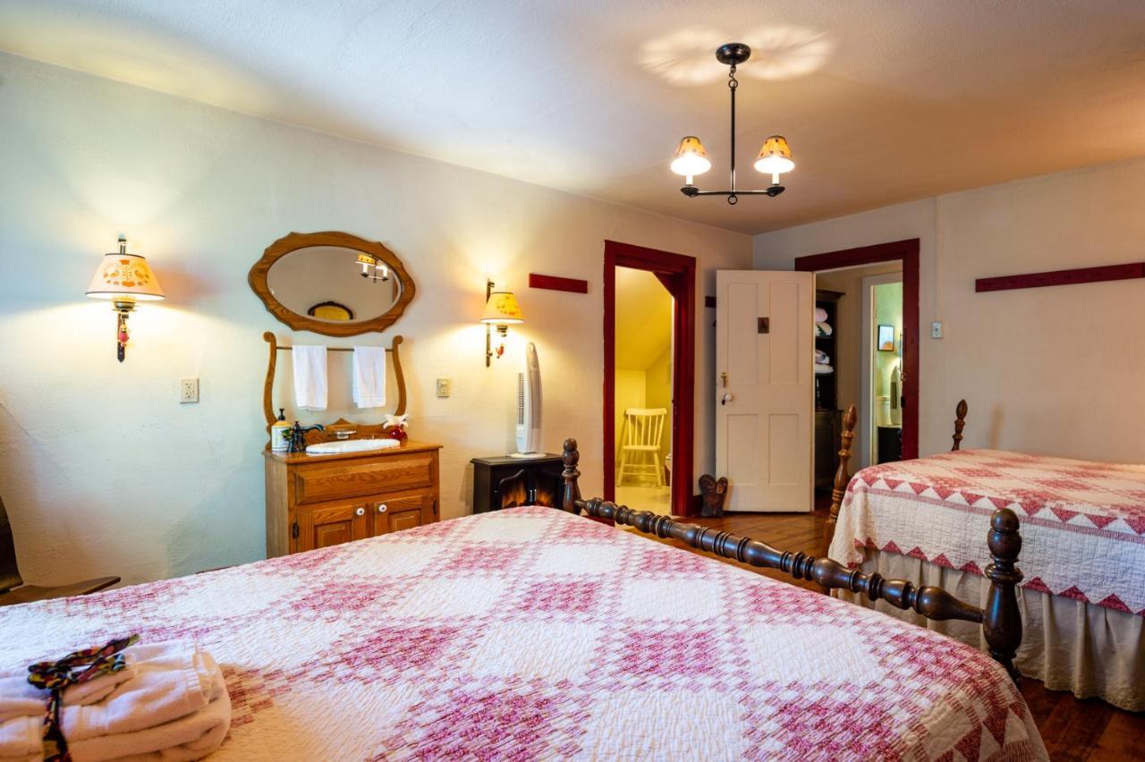 The Pines Of Dresden Bed & Breakfast Exterior foto