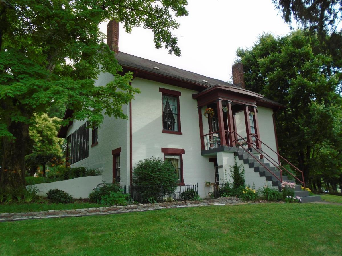 The Pines Of Dresden Bed & Breakfast Exterior foto