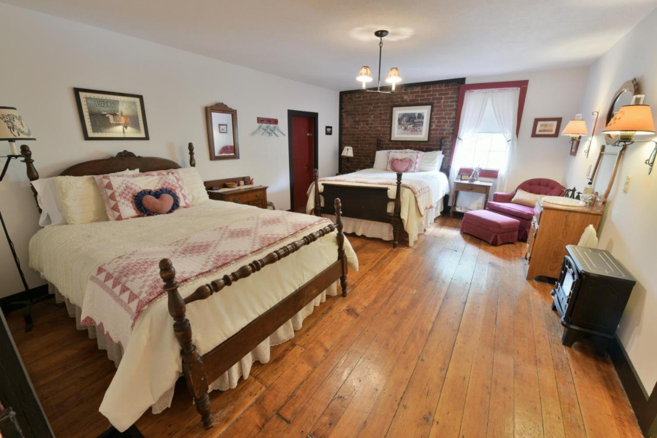 The Pines Of Dresden Bed & Breakfast Exterior foto