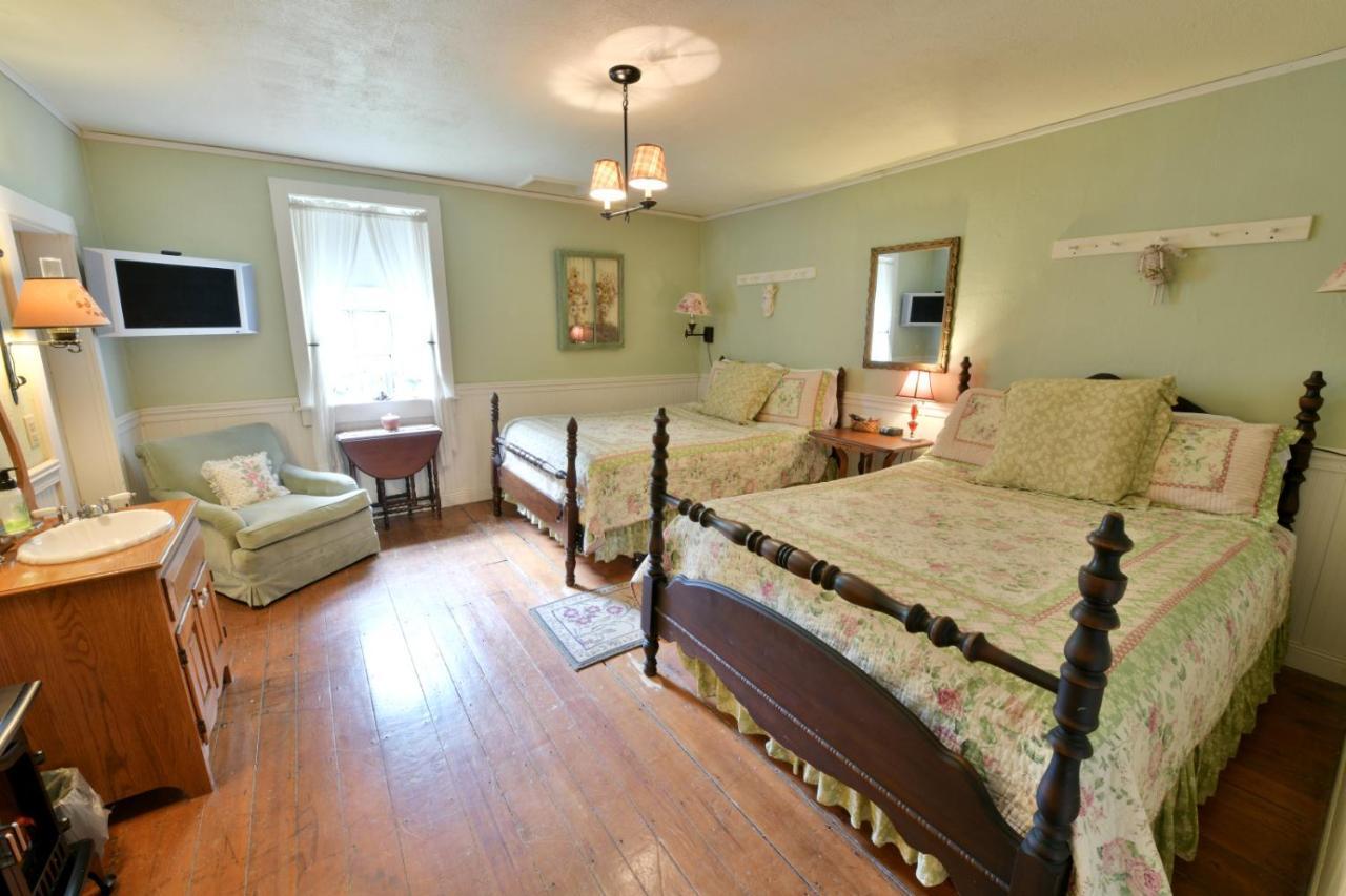 The Pines Of Dresden Bed & Breakfast Exterior foto