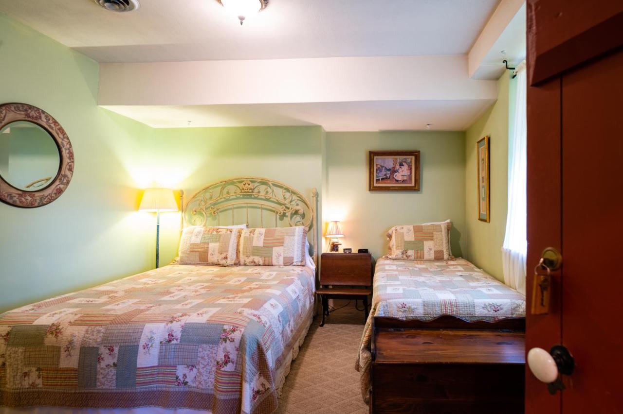 The Pines Of Dresden Bed & Breakfast Exterior foto