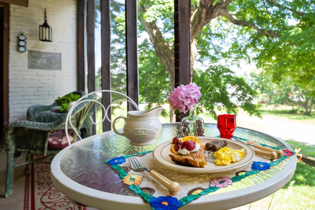 The Pines Of Dresden Bed & Breakfast Exterior foto