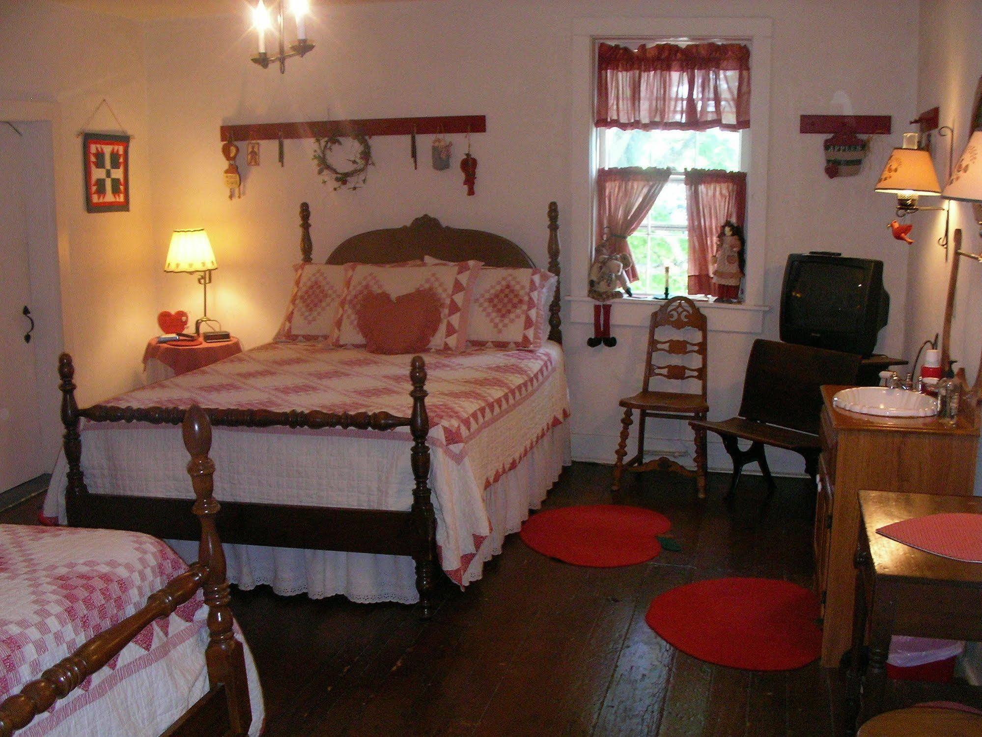 The Pines Of Dresden Bed & Breakfast Cameră foto
