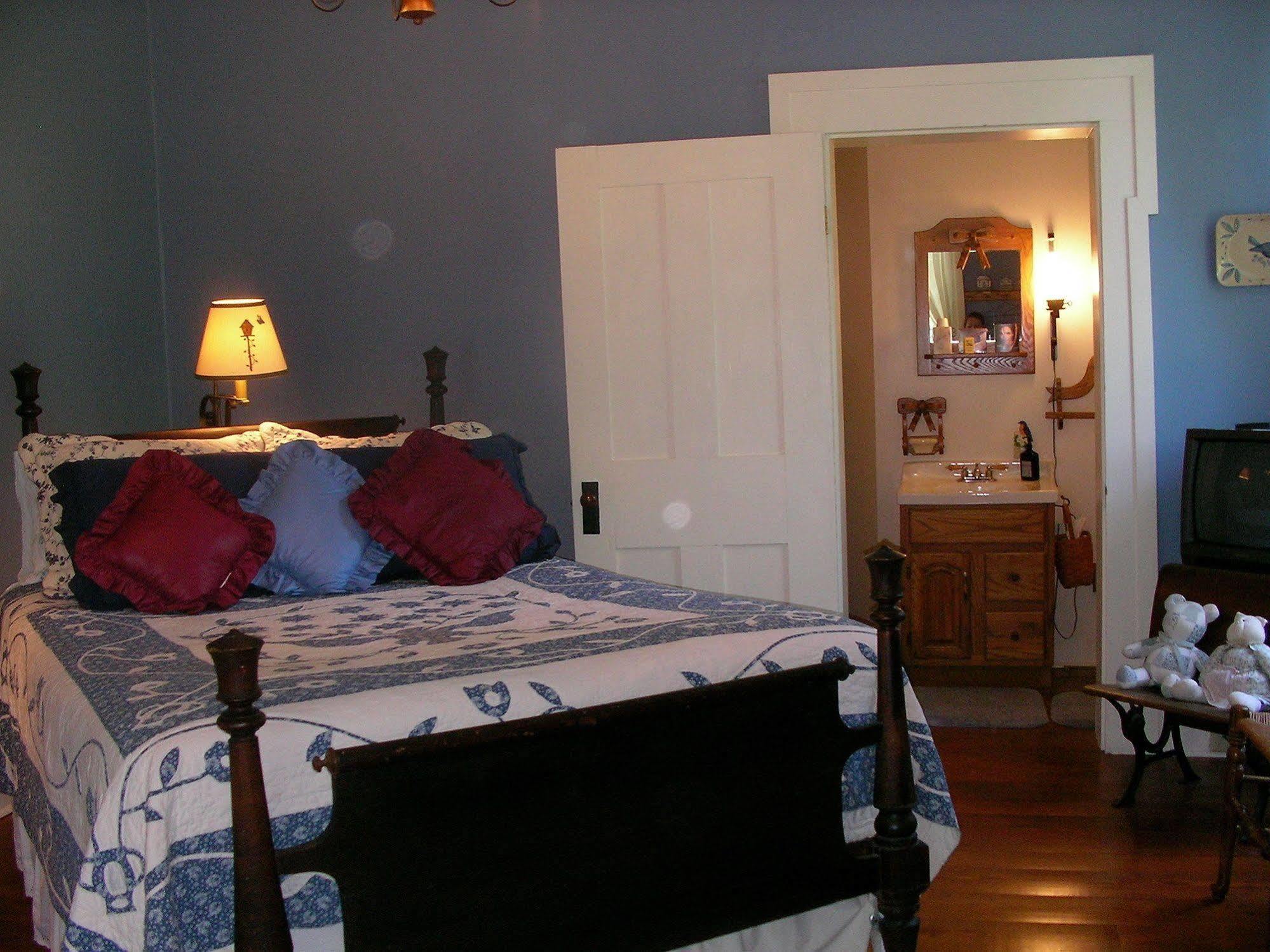 The Pines Of Dresden Bed & Breakfast Cameră foto